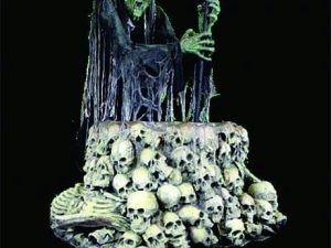 CHR508- Witches Cauldron with Pedestal and Lunging Character