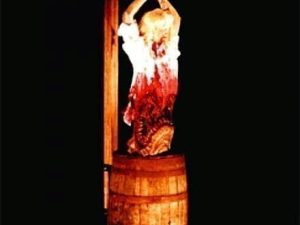 CHR911- Barrel with Hanging Ann