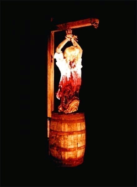 CHR911- Barrel with Hanging Ann