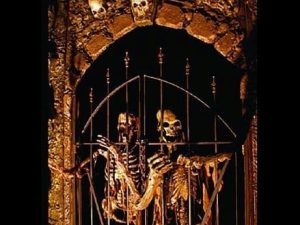 ZMB708- 4-Head Turning Zombiette