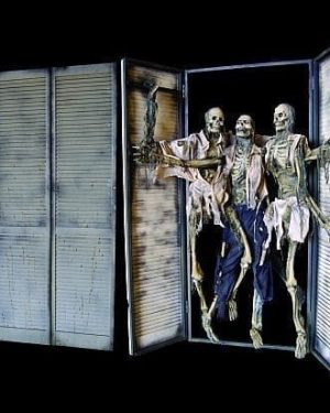 SKEL103- Skelly's Out of the Closet