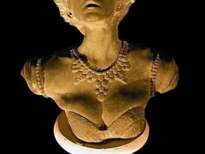 TLK110- Lady Vanessa Talking Statue